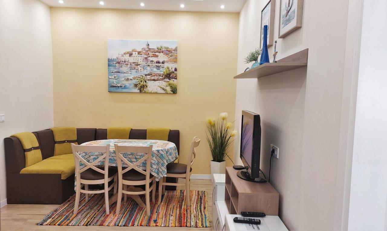 Апартамент Pink & Blue - 2Bdr With Balcony - Wi-Fi Varna Exterior foto
