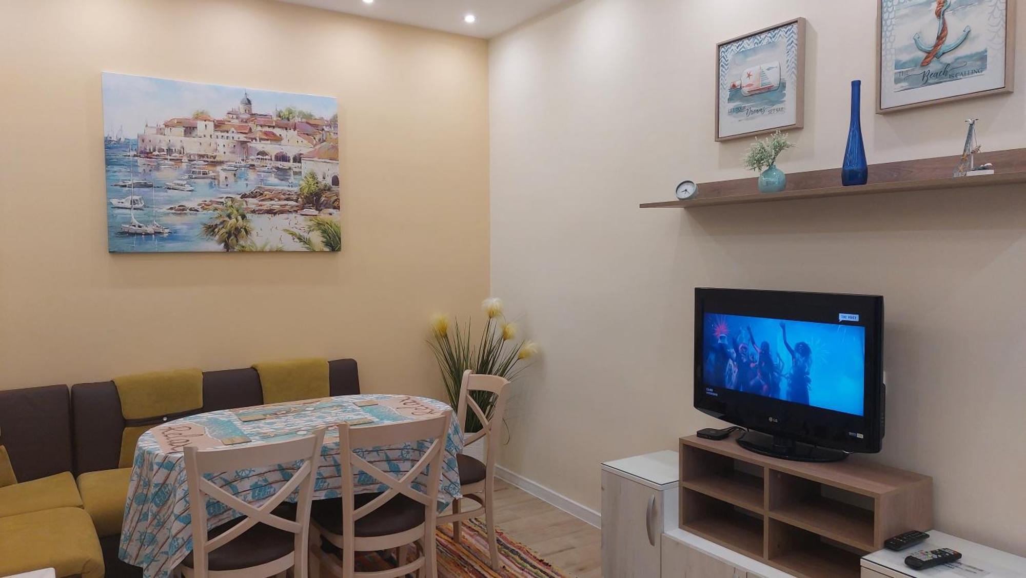 Апартамент Pink & Blue - 2Bdr With Balcony - Wi-Fi Varna Exterior foto